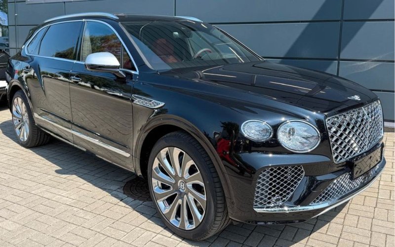 Bentley Bentayga V8 EWB,Mulliner,4 Seats,Red, Rear Enter