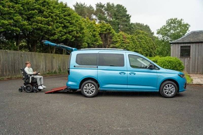 Ford GrandTourneo Connect Titanium Behindertengerecht