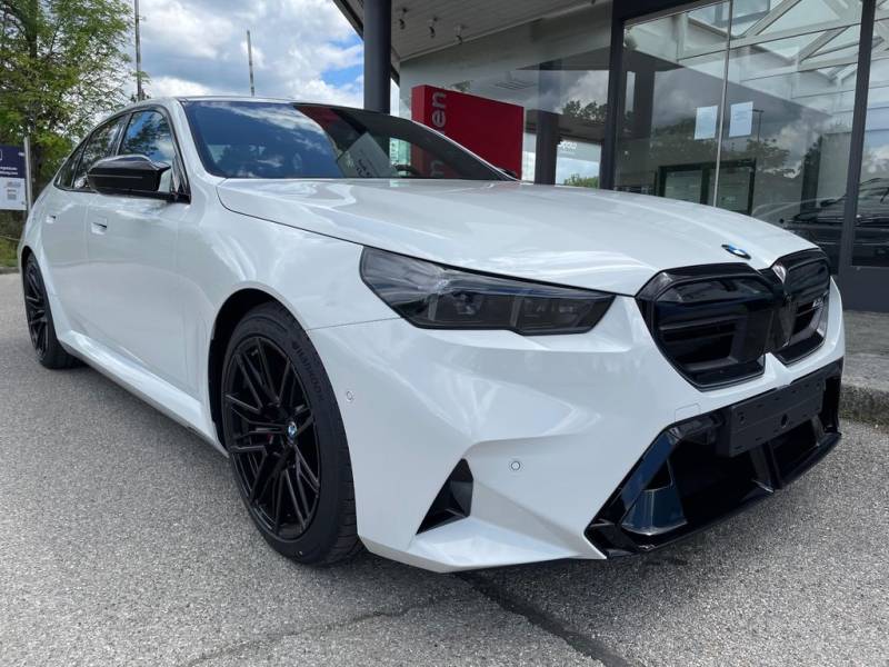 BMW M5 Limousine/White-Red-Carbon/Pano/M-Driver/AHK