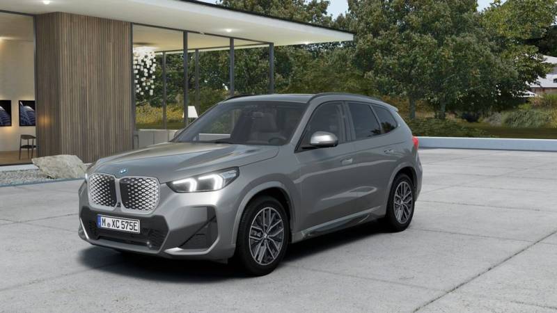 BMW iX1 xDrive20 M Sport HUD Pano AHK Lenkradheizung