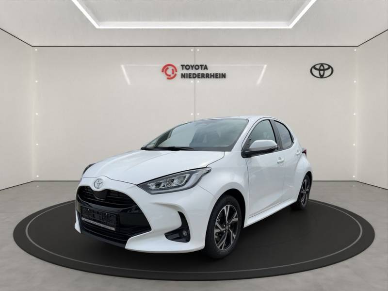 Toyota Yaris Hybrid Teamplayer CP+LED+RFK+CARPLAY