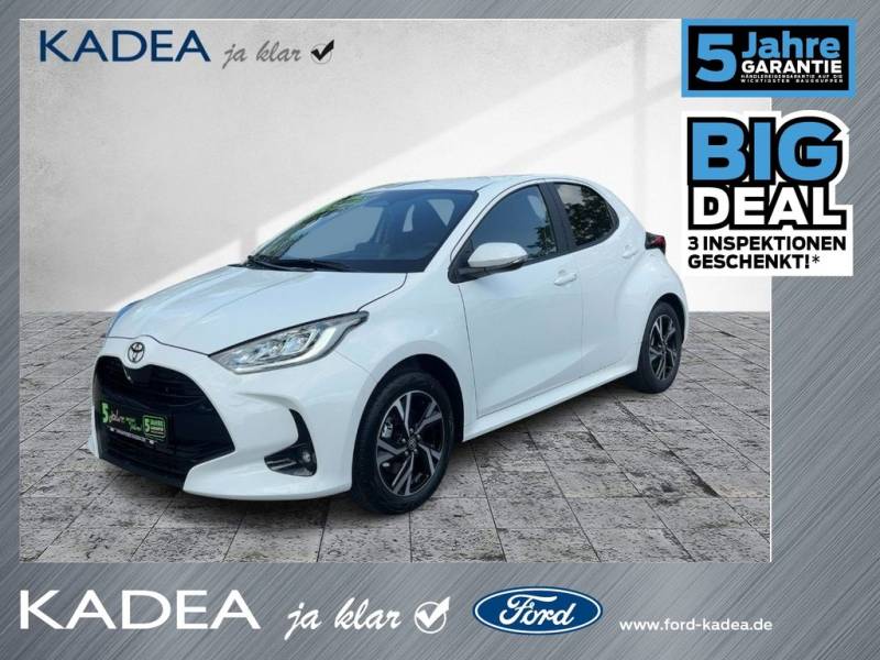 Toyota Yaris 1.5 Teamplayer CP ACC+LED+SHZ+Fernlichtass