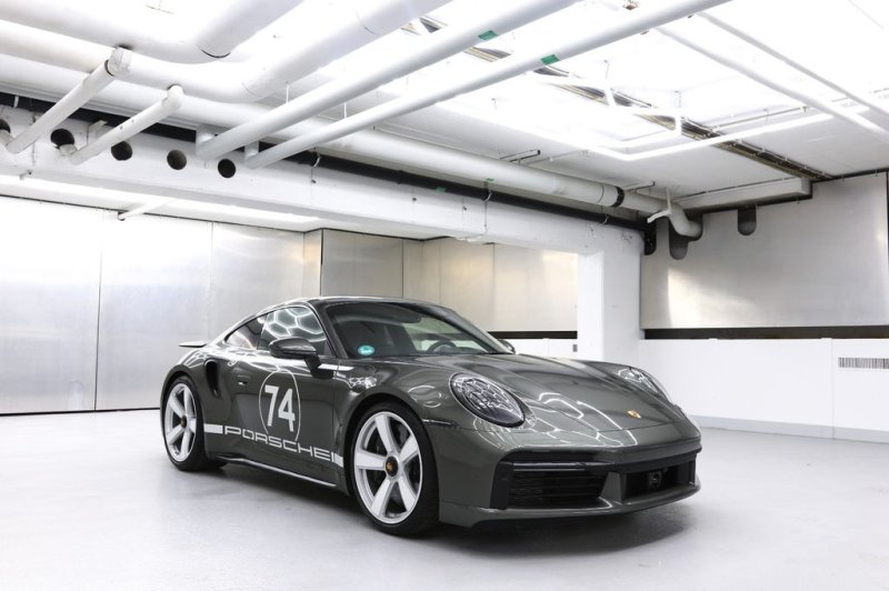 Porsche 992 Turbo S 50 Jahre Burmester