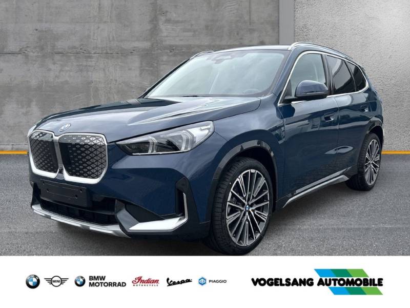 BMW iX1 xLine xDrive 30 U11 XE2 Park-Assistent HUD A