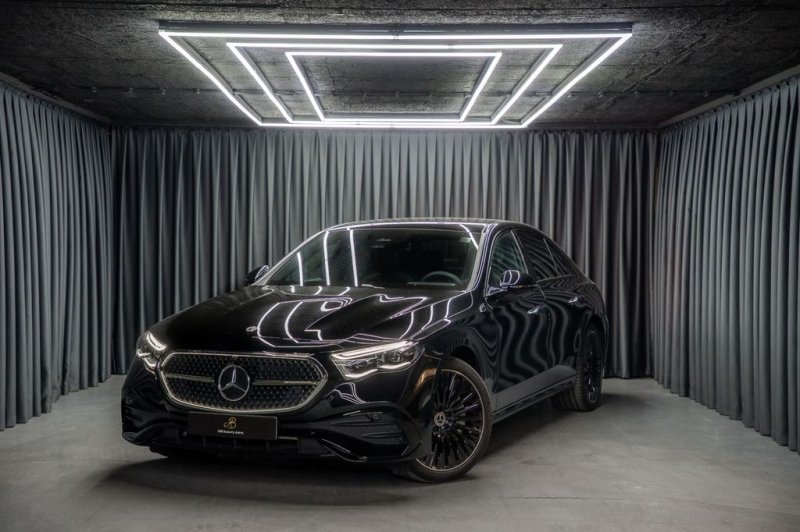 Mercedes-Benz E 220d MY25*Premium Plus*Superscreen*20"*Leder-P