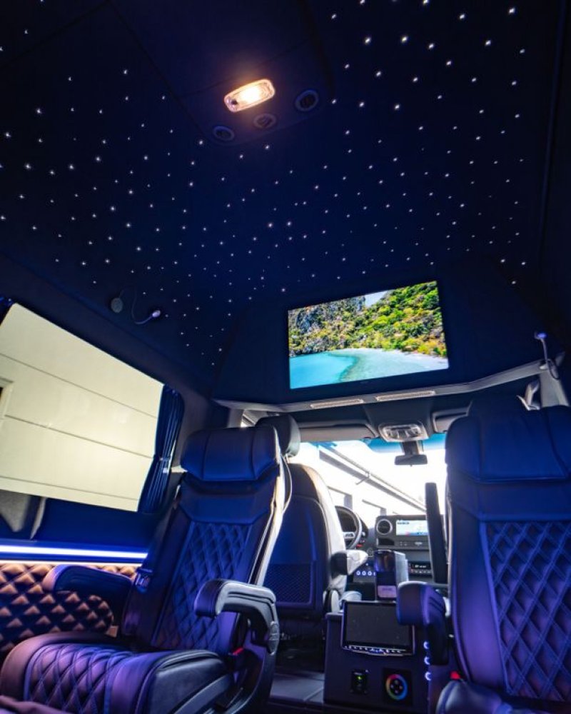 Mercedes-Benz Sprinter 319 VIP Van/ Sleeping Area/ Ski Holders