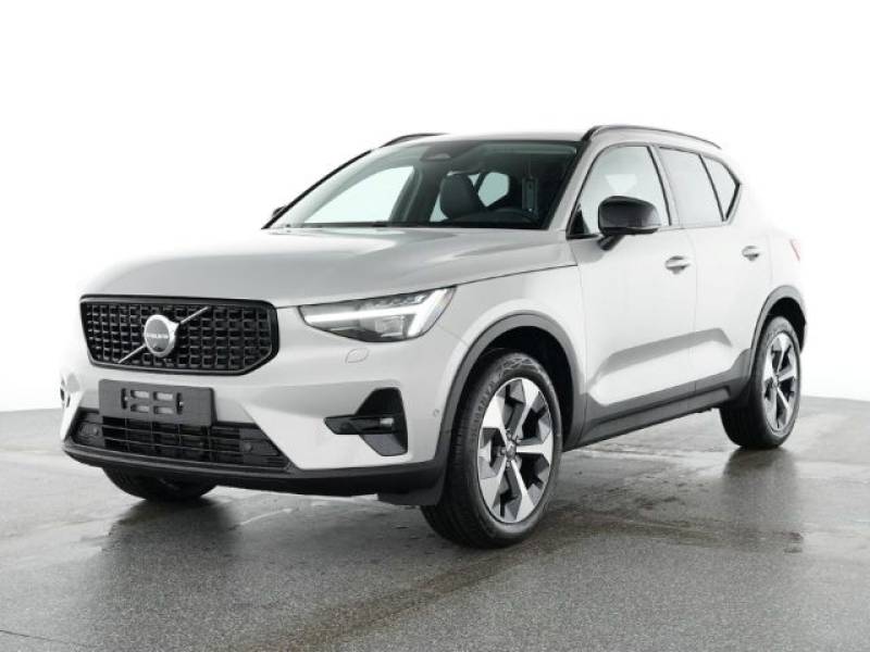 Volvo XC40 Plus Dark B4 19''LM Pano Pilotassist 360kam
