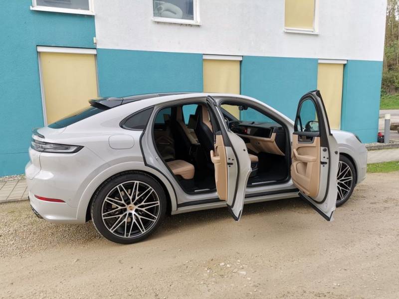 Porsche Cayenne E-Hybrid Coupe*SportDesign*KREIDE*BEIGE*