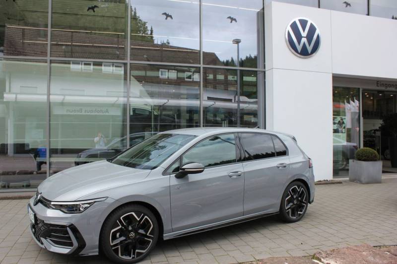 Volkswagen Golf VIII Lim. R-Line 1.5 eTSI Navi,SHZ,LED,ACC