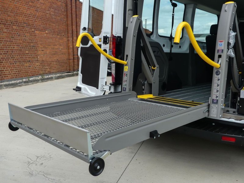 Ford Transit Kombi Lift Rollstuhl BTW KMP
