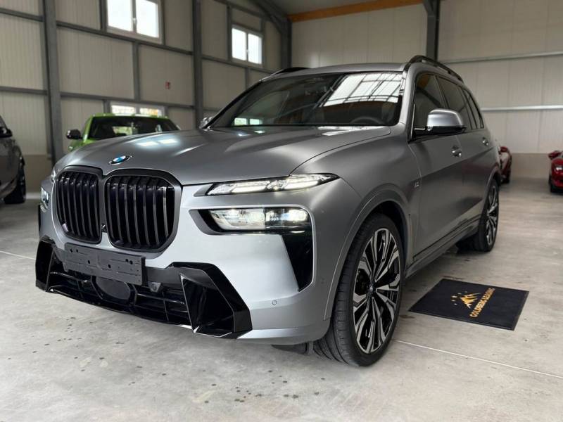 BMW X7 40d M SPORT EXECUTIVE DRIVE PRO CARBON BandW