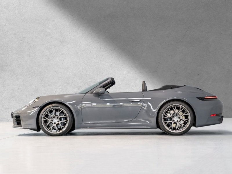 Porsche 992 Cabrio"Sportdesign Paket+Adaptive Sportsitze
