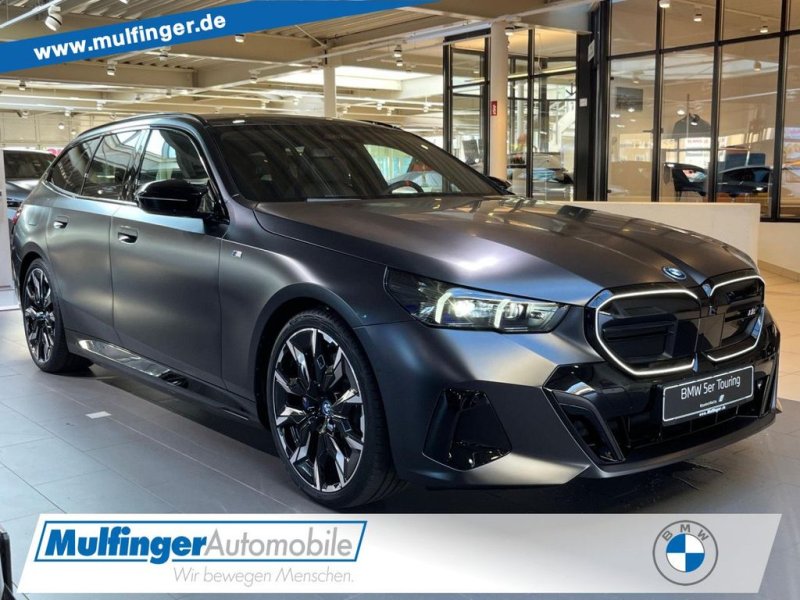 BMW i5 M60 xDr.T. Leder HUD ACC SurView.Pano.AHK 21"