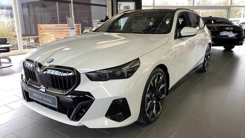 BMW 550e xDrive Touring M Sport Pro Panorama AHK Inn