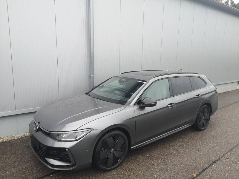 Volkswagen Passat Variant 2.0 TDI DSG 4Motion R-Line Pano 1