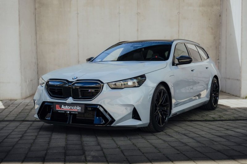 BMW M5 Touring DR.ASS.PRO.BandW.PANO.SITZBELÜFT.360°