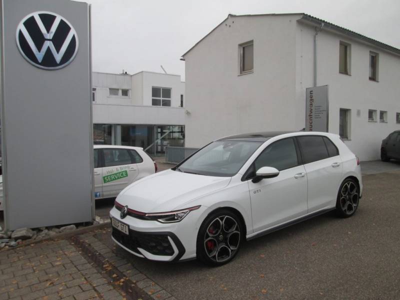Volkswagen Golf VIII GTI 2.0 TSI DSG PANODACH AHK ACC NAVI