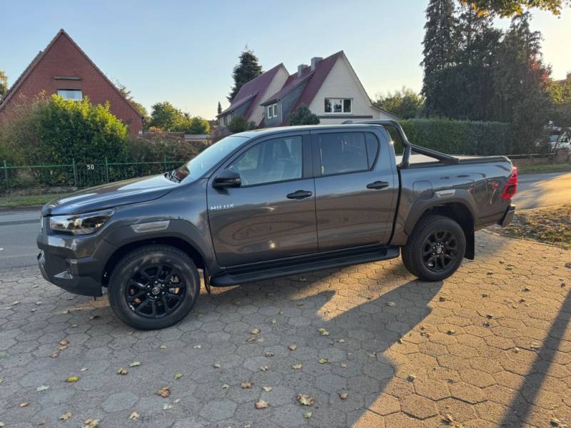 Toyota Hilux 2.8 Schalter Invincible MY25 *Bügel+Rollo*