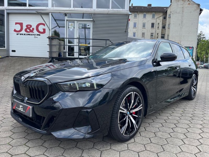 BMW Touring 540 d xDrive M Sport*Pano*Iconic Glow*