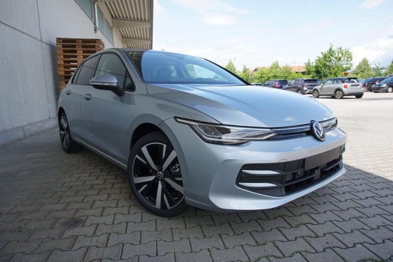 Volkswagen Golf 1.5eTSI Life DSG Navi/MirrorLi Kamera ACC