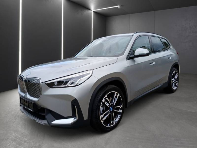 BMW iX1 xDrive30 19"+AC-LADEN PRO+DRIVING+PARKING-AS
