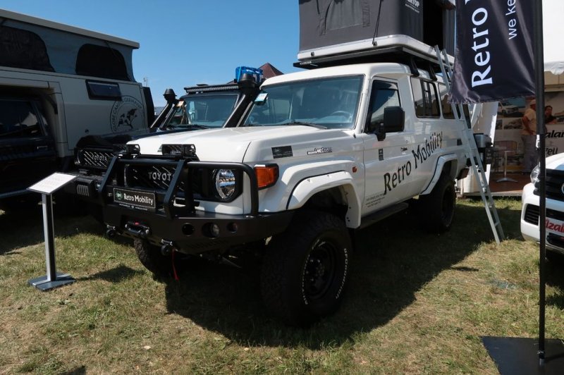 Toyota Land Cruiser GRJ78 Voll mit 4-5 Schlafplätze