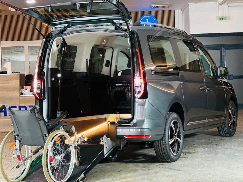 Volkswagen Caddy Maxi-Style-Behindertengerecht-Rampe