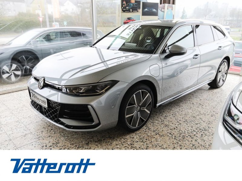 Volkswagen Passat 1.5 eHybrid DSG R line Navi HuD AHK