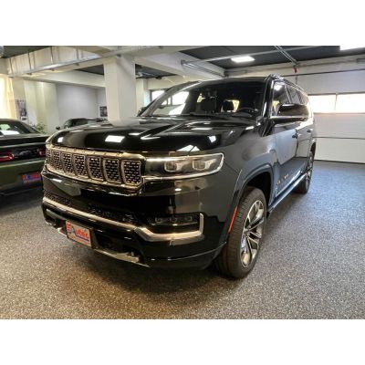 Jeep GRAND WAGONEER SERIES III 6.4L V-8 NIGHT VIEW.