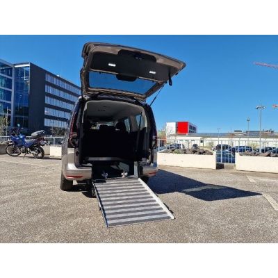 Volkswagen Caddy Life Maxi Rollstuhl Heckausschnitt