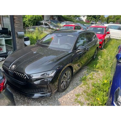 Skoda Superb Combi 1.5TSI iV 150 kW Sportline PANO AHK