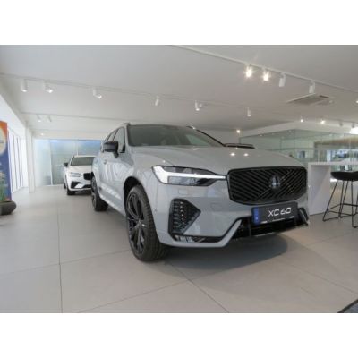 Volvo XC60 B5 B AWD Plus Black Edition 360Grad Licht-P