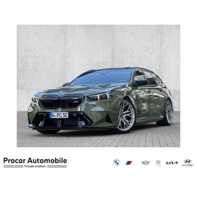 BMW M5 Touring URBAN GREEN x RENNSTIL x AKRAPOVIČ
