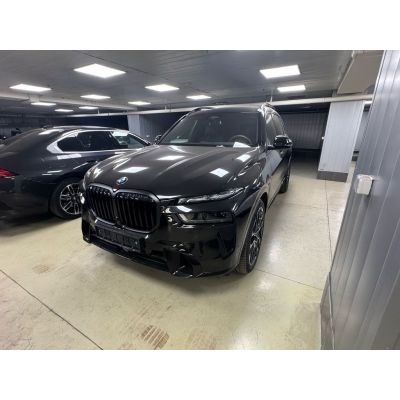 BMW X7 xDrive 40 i M Sport bowers full options