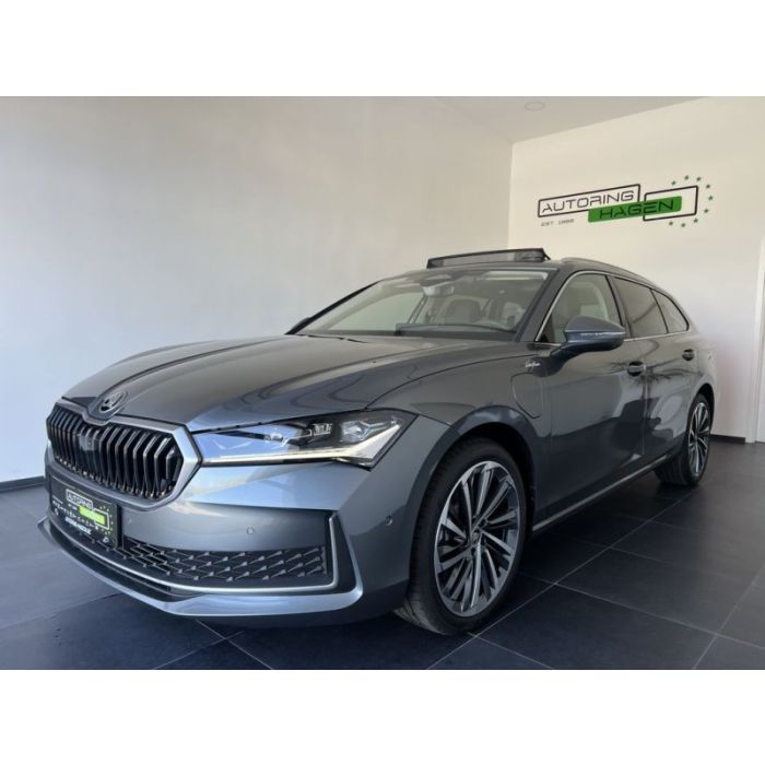 Skoda Superb iV Plug-in Hybrid LandK DSG Alle Pakete!