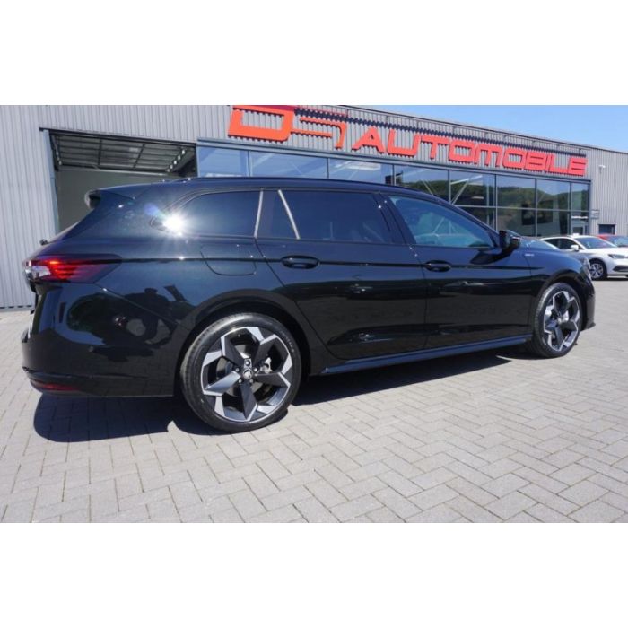 Skoda Superb Combi Sportline 4x4/Pano/19Zoll/AHK/Sta